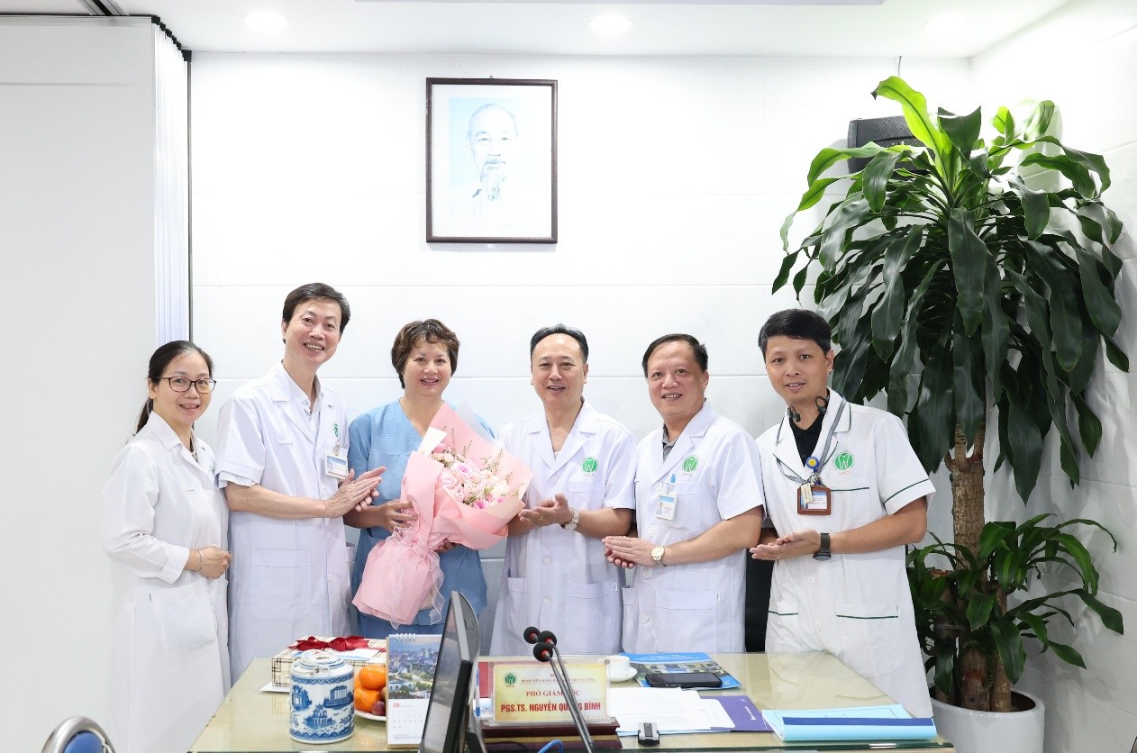LỄ CHIA TAY BSCKII. TÔ THỊ THÁI, PHÓ TRƯỞNG KHOA GÂY MÊ HỒI SỨC VỀ NGHỈ HƯU THEO CHẾ ĐỘ 